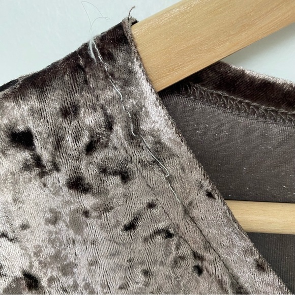 Pol crushed velvet short sleeve scoop neck shirt - Picture 10 of 10